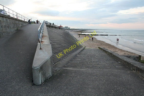 Photo 6"x4" Aberdeen Sea Wall Torry\/NJ9505 c2006