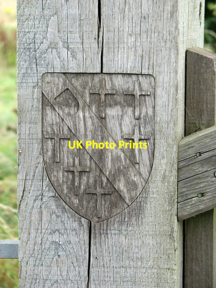 Photo 6"x4" Heraldic shield incorporated into gatepost, Castle Rising Castle Rising c2011