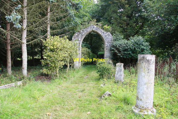 Photo 6"x4" Mannington Church - Churchyard Itteringham c2011 P1