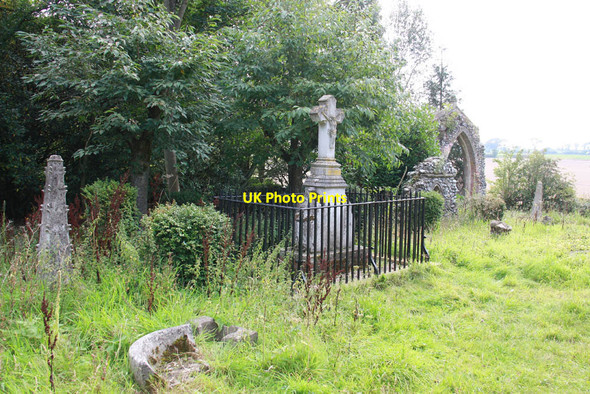 Photo 6"x4" Mannington Church - Churchyard Itteringham c2011 P2