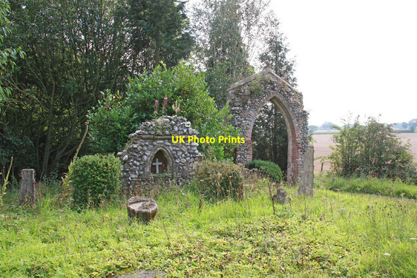 Photo 6"x4" Mannington Church Ruin Itteringham c2011 P1