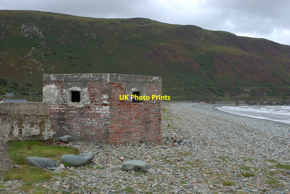 Photo 6"x4" Pill box on the beach Friog\/SH6112 c2011