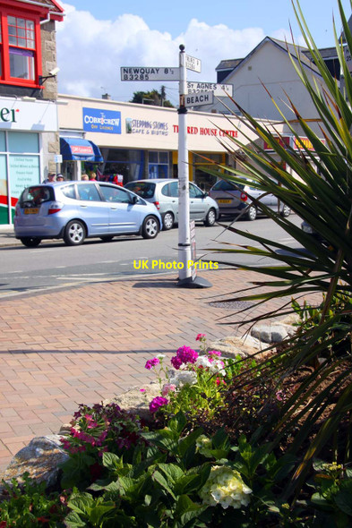 Photo 6"x4" Signpost in Perranporth Perranporth c2011