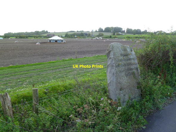 Photo 6"x4" Old Sarum, monument Salisbury c2011