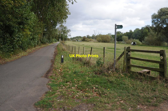 Photo 6"x4" Road to Lower Lode Tewkesbury c2011