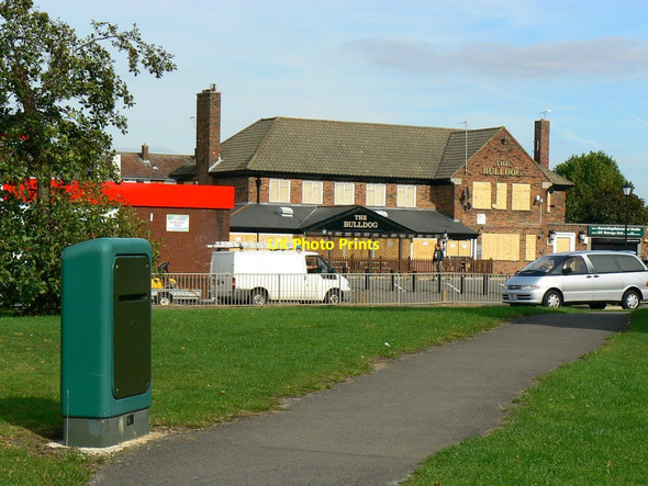 Photo 6"x4" Across Queens Drive to the Bulldog, Swindon Swindon\/SU1685 c2011