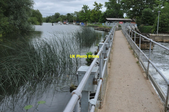 Photo 6"x4" Footbridge over Abingdon Weir Abingdon c2011