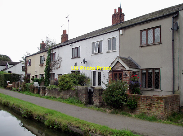 Photo 6"x4" Row of cottages at Preston Brook, Cheshire Preston Brook\/SJ5680 c2011