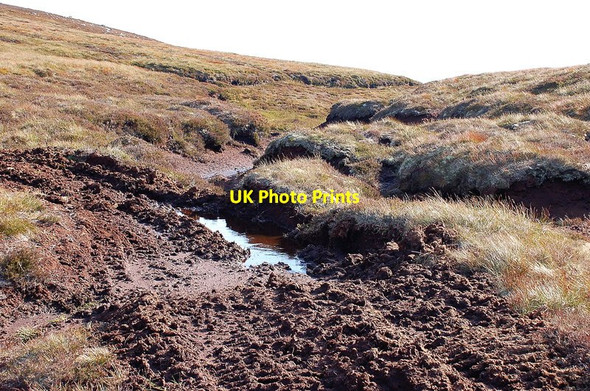 Photo 6"x4" Peat hags, Carn na Cloiche Sg\u00f2r Gaoithe\/NJ0721 c2011