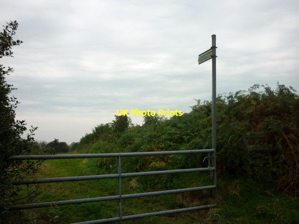 Photo 6"x4" A public footpath towards Brinsop Hall Westhoughton c2011