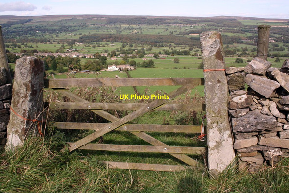Photo 6"x4" View north through gateway on Witton Steeps West Witton c2011