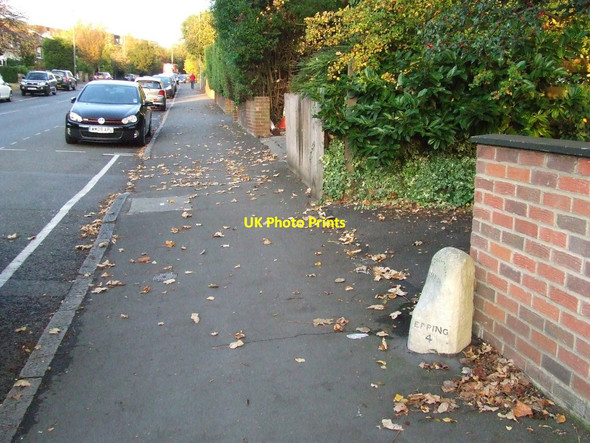 Photo 6"x4" Old Milestone Loughton\/TQ4396 c2011 P1