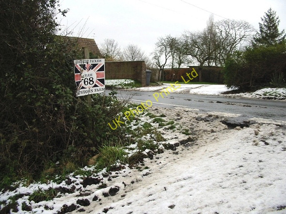 Photo 6"x4" Junction of Newborn Farm Road with Grove Road Grove\/TR2361 c2007