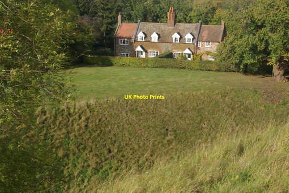 Photo 6"x4" Cottages in Castle Rising Castle Rising c2011