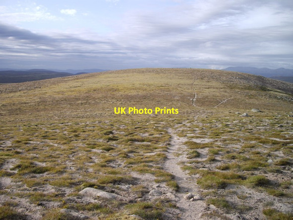 Photo 6"x4" Carn an Fhidhleir, summit plateau Carn Ealar\/Carn an Fhidhleir c2011