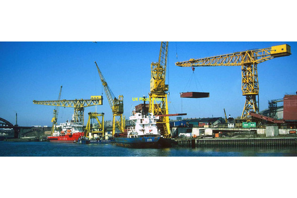 Photo 6"x4" Shipbuilding at Sunderland Sunderland\/NZ3957 c1978