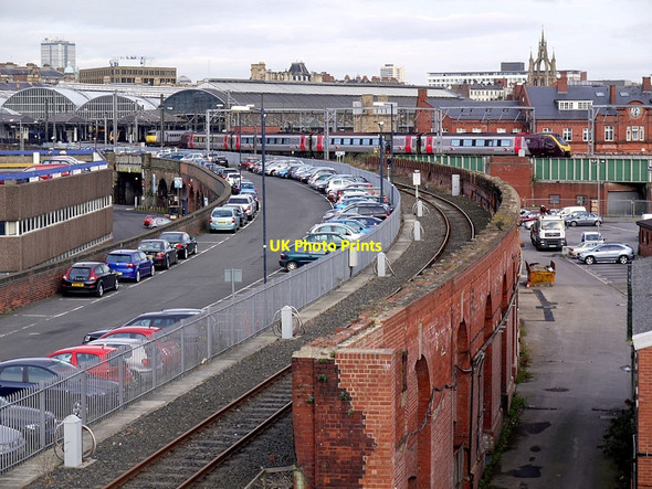 Photo 6"x4" Cross Country train approaches Newcastle Central Newcastle upon Tyne c2011