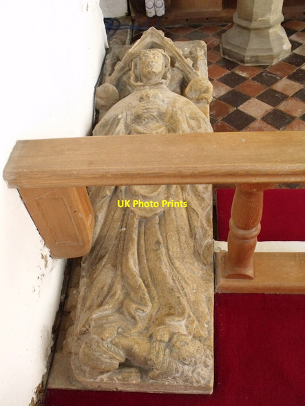 Photo 6"x4" Effigy of Priest, SS Peter & Paul church, Middle Rasen Market Rasen c2011
