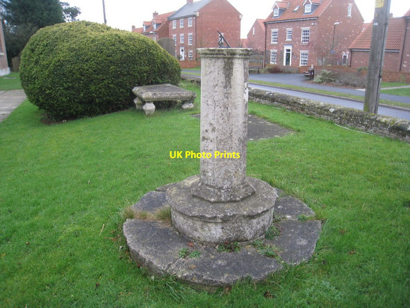 Photo 6"x4" Sundial in Wheldrake churchyard Wheldrake c2011