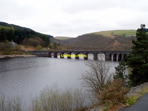 Photo 6"x4" Bridge and Dam Caban Coch Reservoir, Elan Valley,Mid-Wales Elan Village c2011