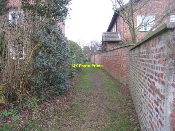Photo 6"x4" Footpath between Main Street and North Lane, Wheldrake Wheldrake c2011