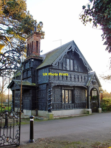 Photo 6"x4" Lodge at the gates to the Hall Barn Estate Beaconsfield c2012