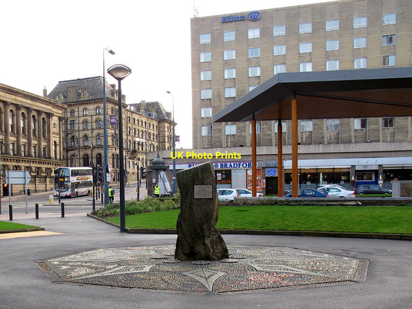 Photo 6"x4" City Centre Park; Lynch memorial Bradford\/SE1632 c2011
