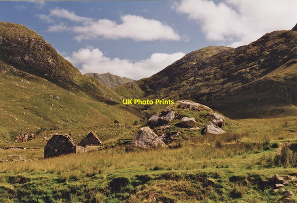 Photo 6"x4" Glen Lichd ruin and Ciste Dubh Glenlicht Ho c1999