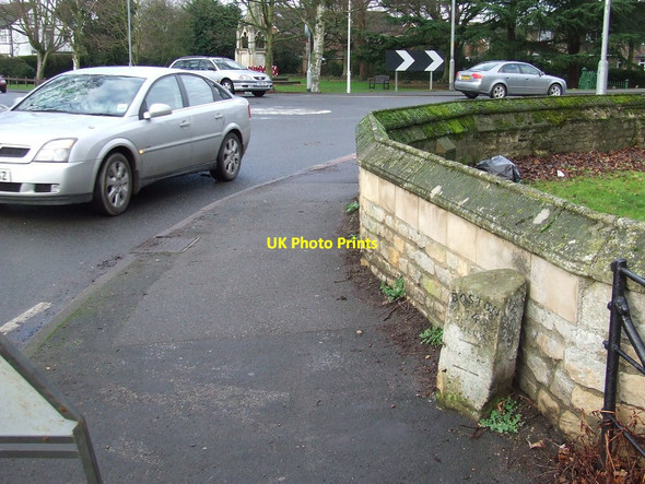 Photo 6"x4" Old Milestone Crossgate\/TF2426 c2012