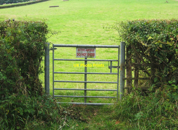 Photo 6"x4" Gate on the edge of the Wyre Forest, near Pound Green Pound Green\/SO7578 c2010