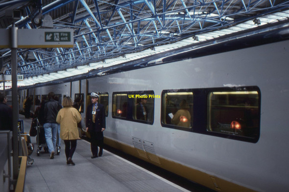 Photo 6"x4" Boarding the Eurostar, Waterloo International Station, 1996 Westminster c1996