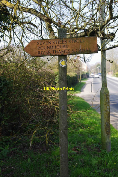 Photo 6"x4" Fingerpost in High Street, Lechlade on Thames Lechlade on Thames c2012