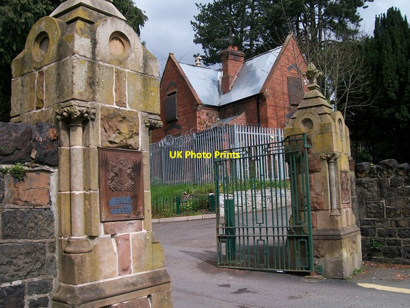 Photo 6"x4" The entrance gate to the Falls Park Belfast c2012