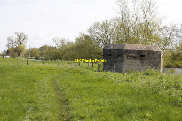 Photo 6"x4" Pillbox on the right Eaton Hastings c2012