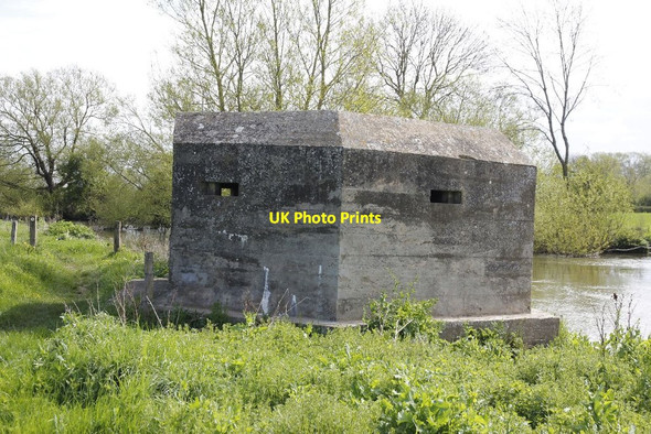 Photo 6"x4" Leaning to the river Eaton Hastings c2012