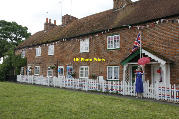 Photo 6"x4" Queen at the cottages Cholsey c2012