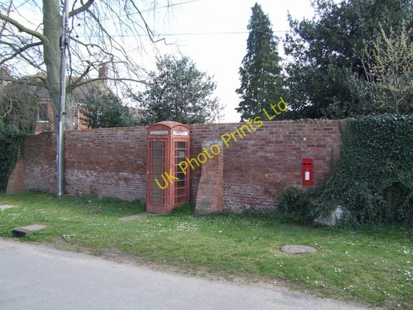 Photo 6"x4" Village phonebox Chesterton\/SO7897 c2007
