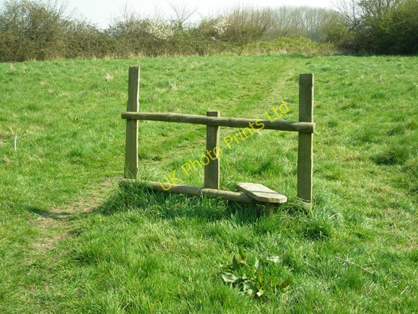 Photo 6"x4" A lone stile Epping Green\/TL4305 c2007