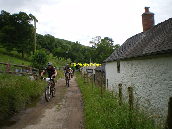Photo 6"x4" Riders passing White House farm Asterton c2012