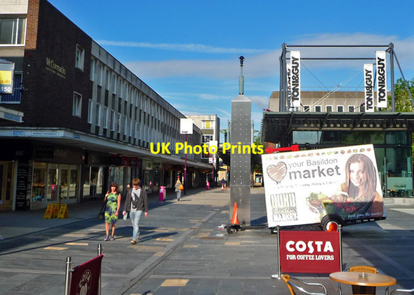 Photo 6"x4" Basildon Shopping Centre Barstable c2012