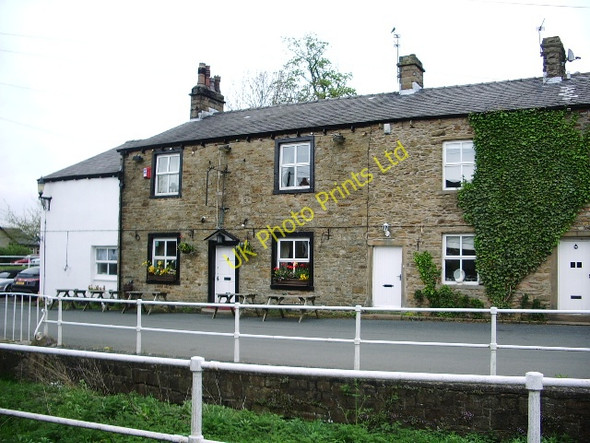 Photo 6"x4" The Swan with Two Necks, Pendleton Clitheroe\/SD7441 c2007