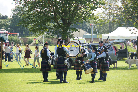Photo 6"x4" Alyth Pipe Band in Davie Park, Rattray Blairgowrie c2012 P1