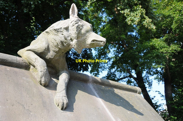Photo 6"x4" Sculpted wolf, Cardiff Castle Cardiff\/Caerdydd c2012