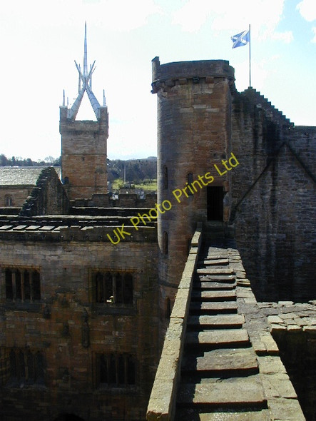 Photo 6"x4" Linlithgow palace and church tower Linlithgow c2006