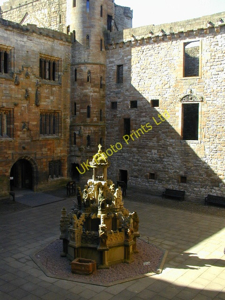 Photo 6"x4" Linlithgow palace courtyard Linlithgow c2006 P1