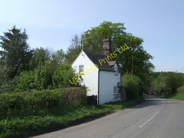 Photo 6"x4" Roadside cottage Broseley c2007