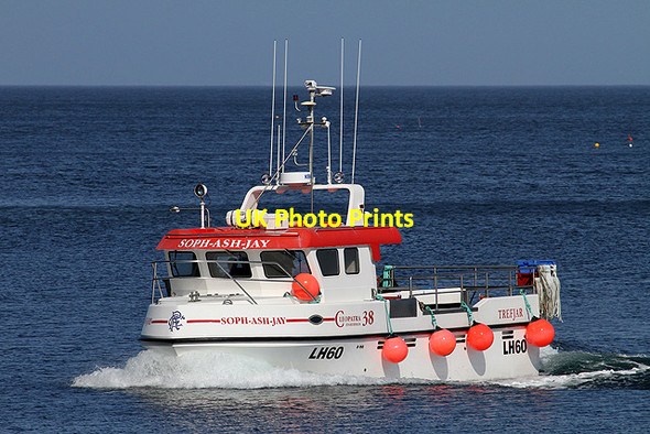 Photo 6"x4" The Soph-Ash-Jay approaching Burnmouth Harbour Burnmouth\/NT9561 c2012