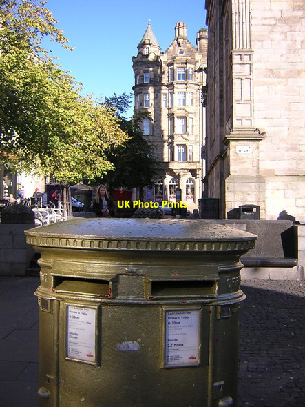 Photo 6"x4" Edinburgh: golden postbox, Hunter Square Edinburgh c2012