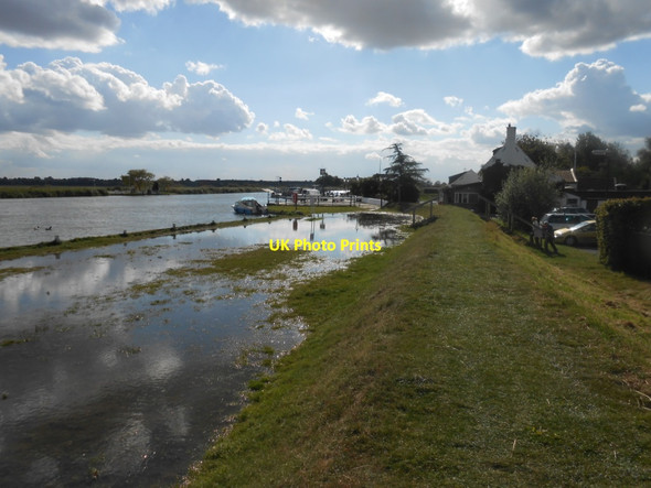 Photo 6"x4" Reedham Ferry, River Yare Limpenhoe Hill c2012