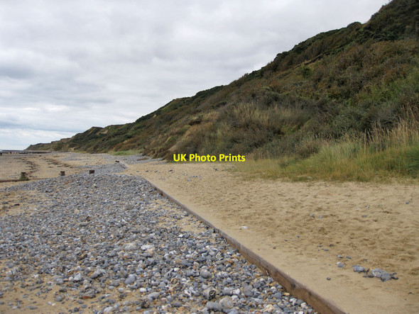 Photo 6"x4" Sandy beach with flint pebbles Cromer\/TG2142 c2012